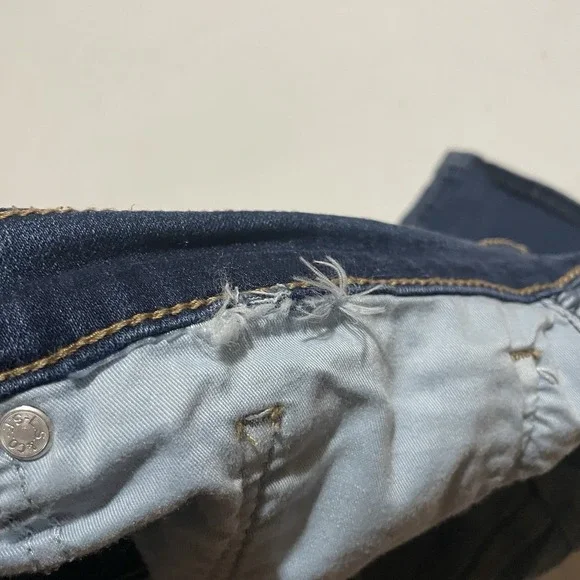 Levi's 314 Shaping Straight Jeans Women's Size 33 X 28 Blue Mid Rise Denim - Picture 6 of 8